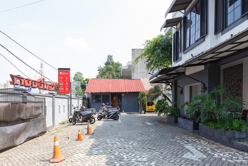 Reddoorz Plus Near Mall Slipi Jaya 46/50