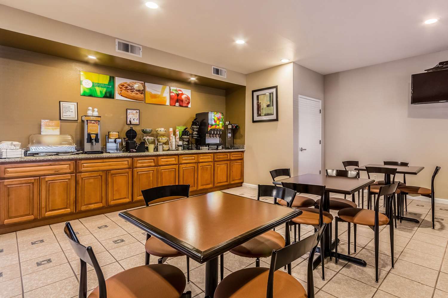 Quality Inn Fresno Near University 31/34