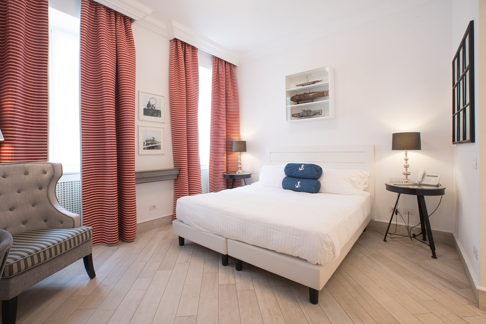 Marina Hotel Charming Rooms 7/47