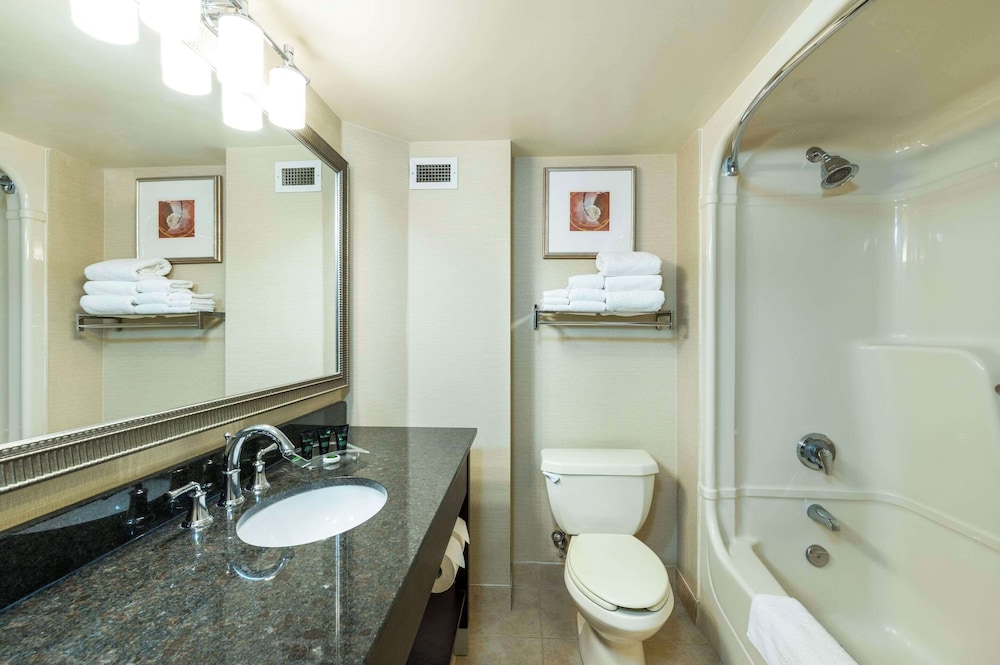 Allure Hotel & Conference Centre 50/50