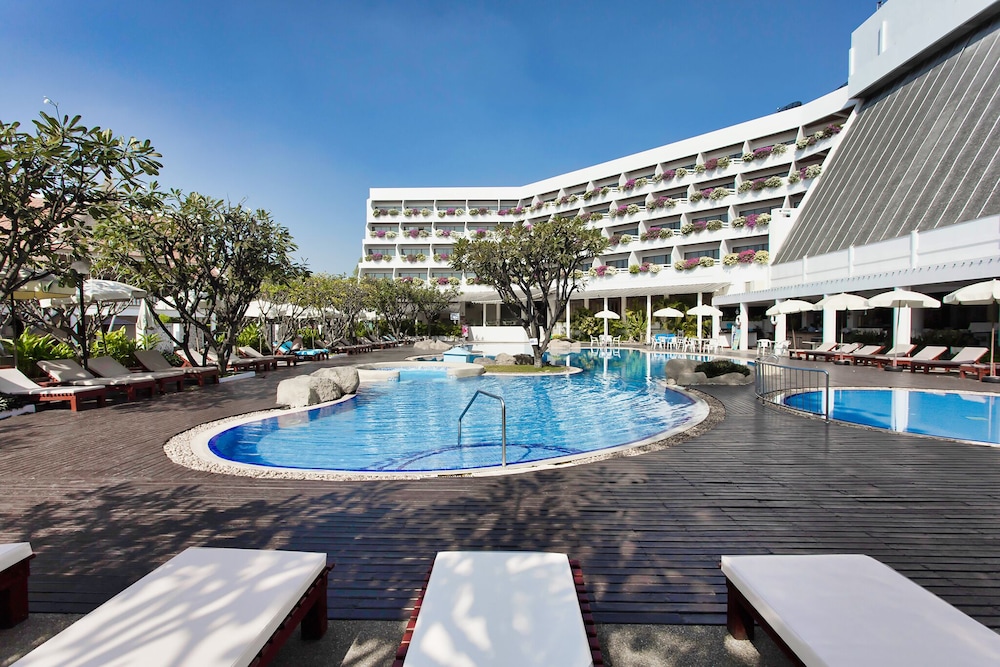 The Cha Am Methavalai Hotel photo3