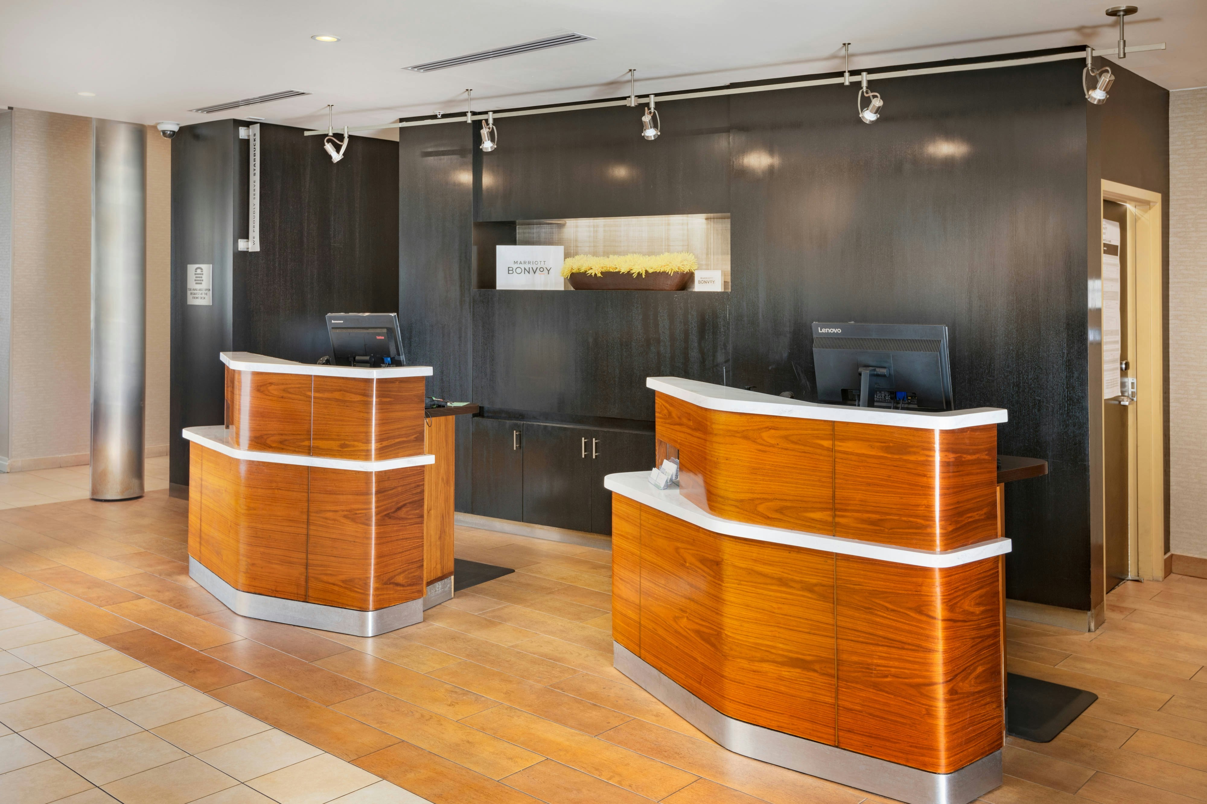 Courtyard By Marriott Santa Ana Orange County 4/53