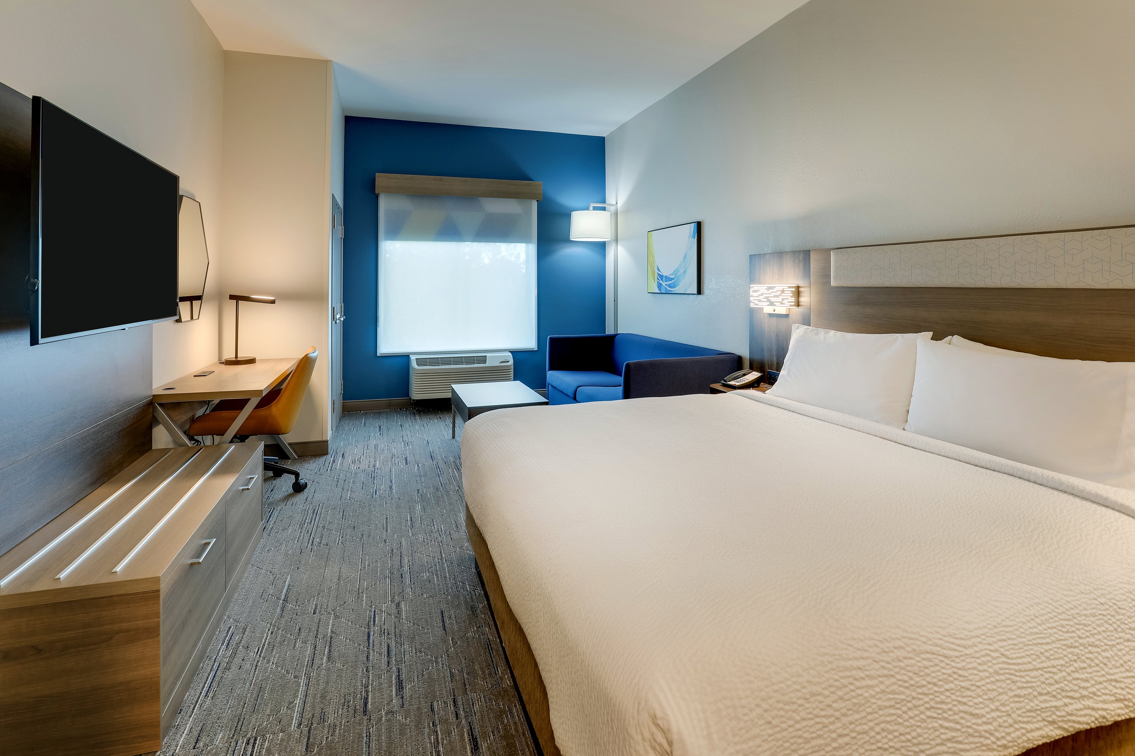 Room, King Bed, Street View