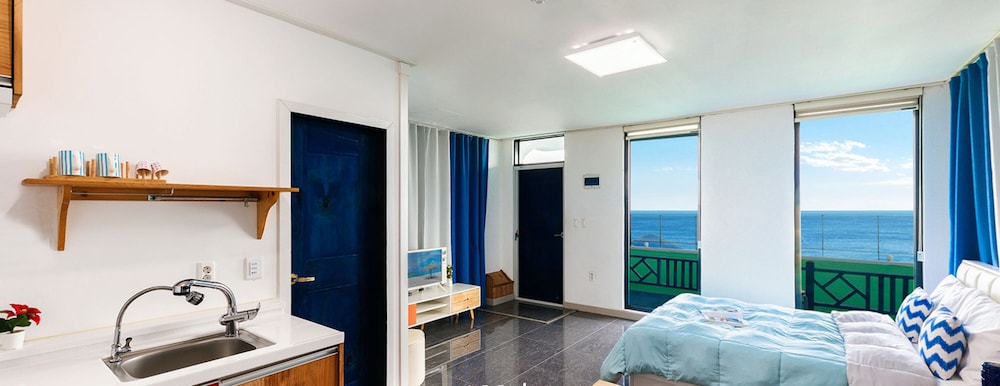 Namhae Santorini N Pension 50/50