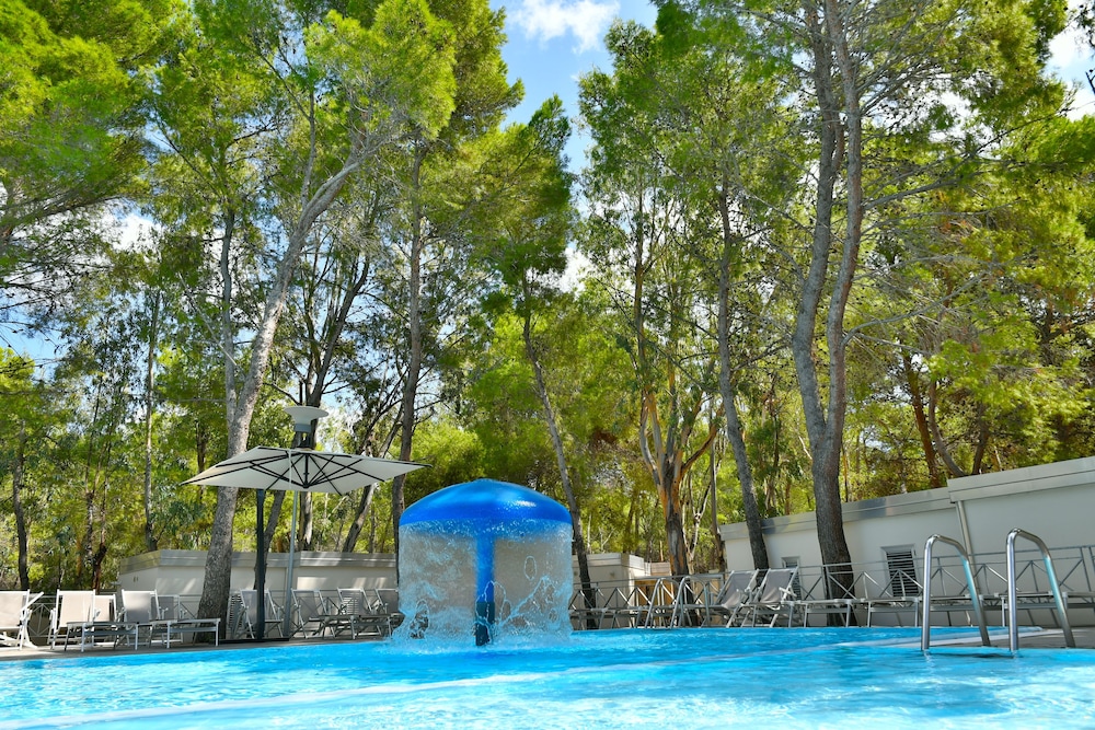 SIRA RESORT 70/71