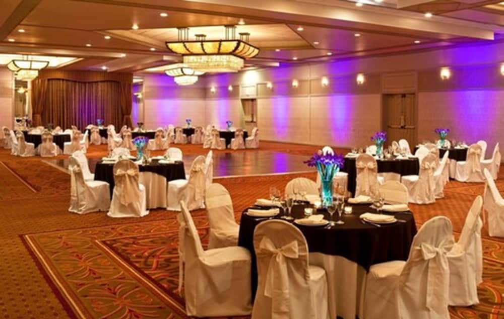 Radisson Hotel Hauppauge-Long Island 19/26