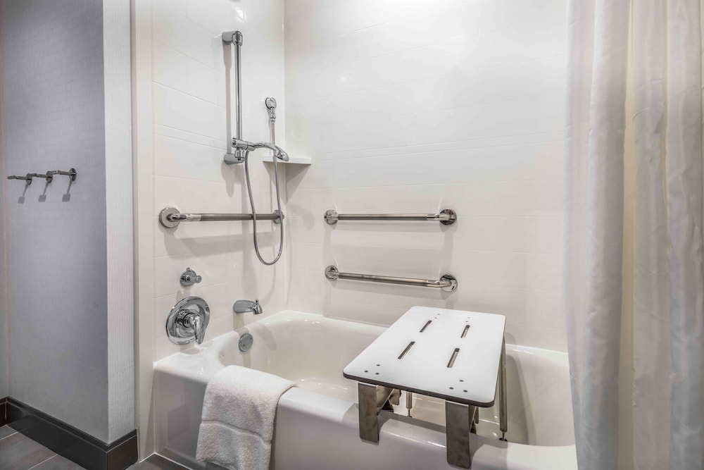 Hampton Inn Suites Tallahassee Capital University Fl 25/62