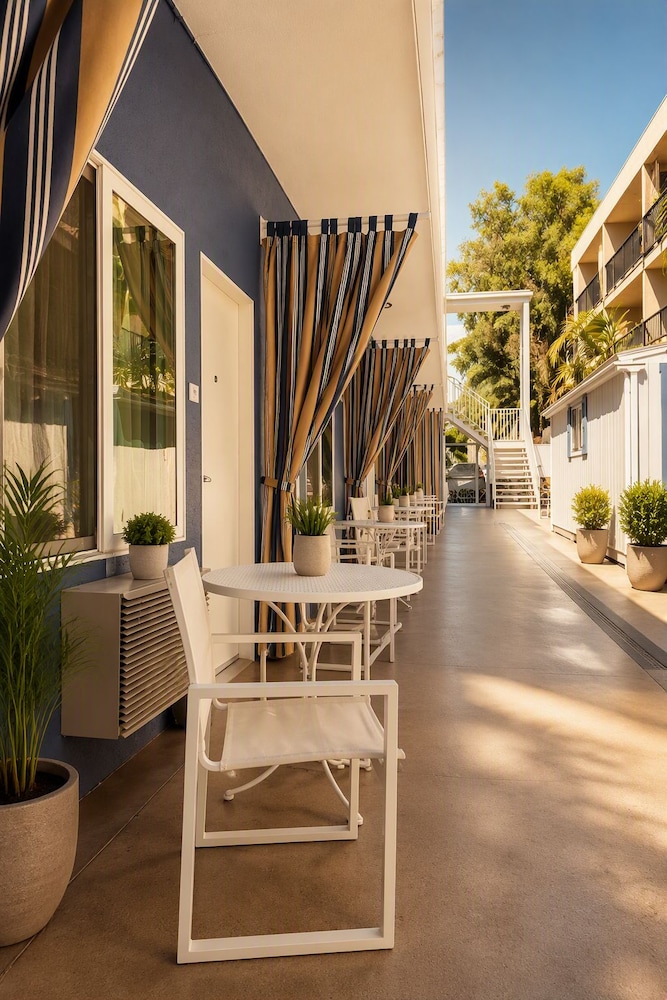 Bayside Hotel 46/74
