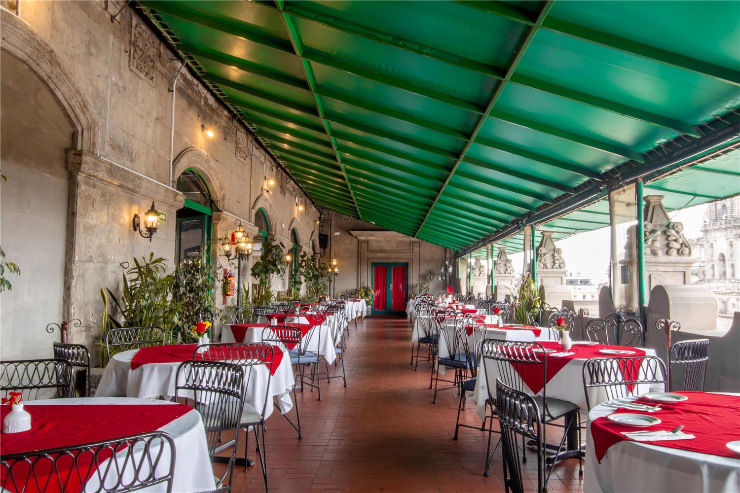 restaurant cafeteria