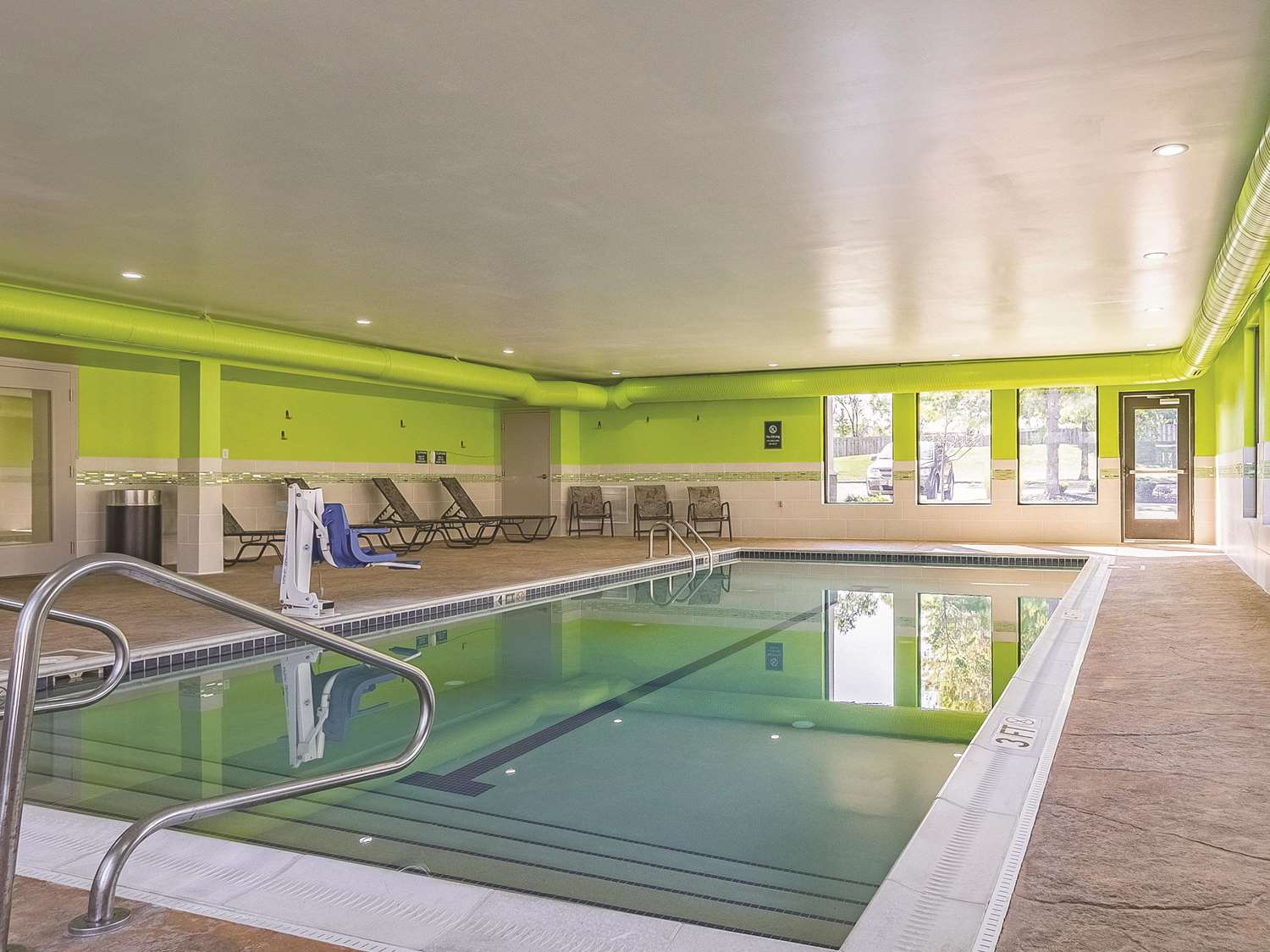 swimming pool spa