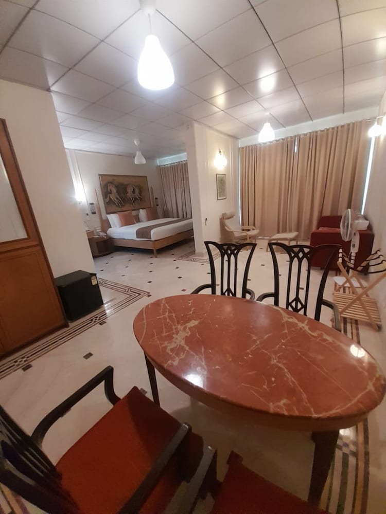 Hotel Regency 34/54