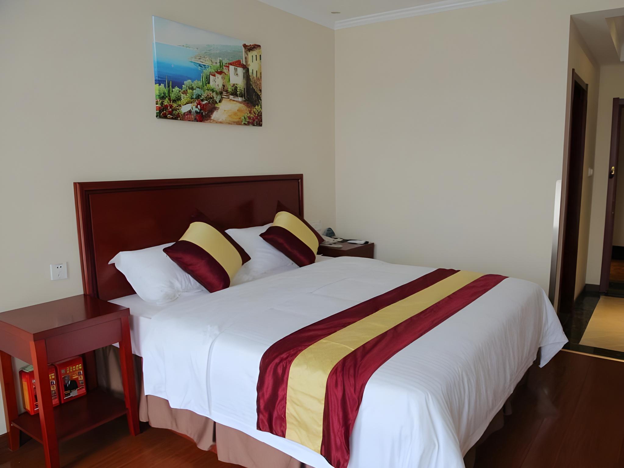 Special, Queen Bed