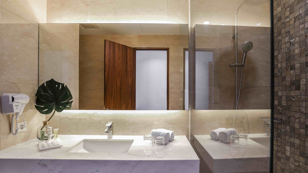 Veranda Serviced Residence @ Puri 36/74