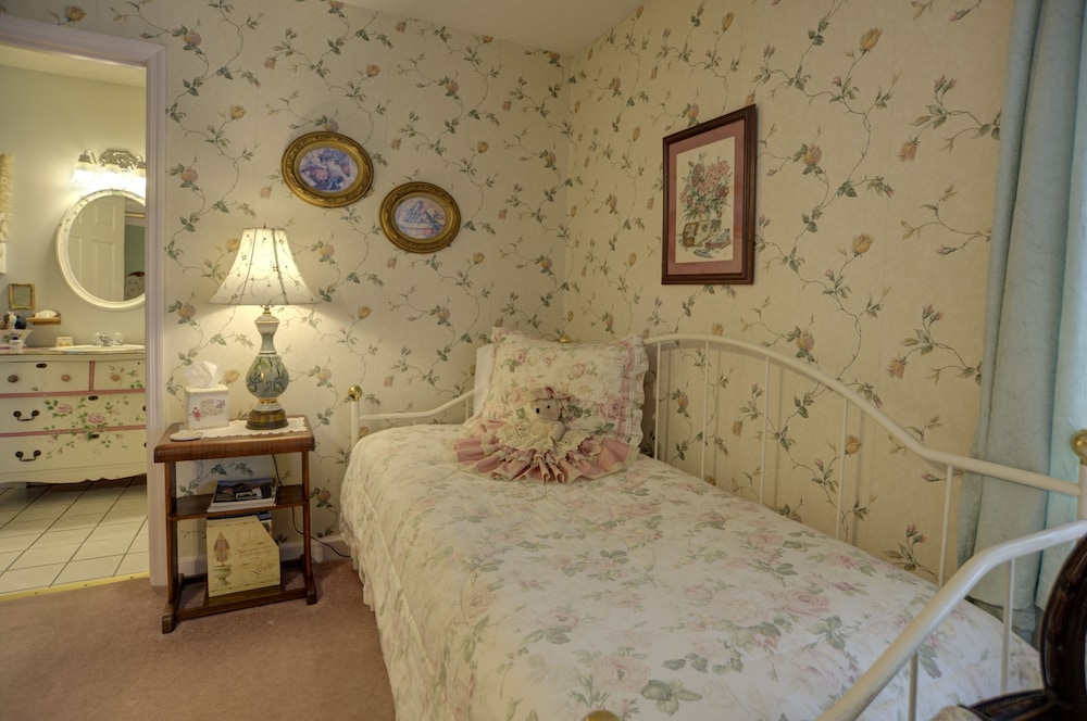 Blue Mountain Mist Country Inn 23/63