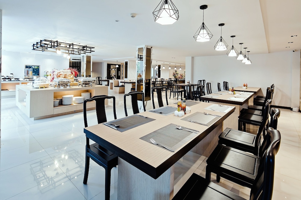 Three Sukhumvit Hotel Sha Plus Certified 53/70