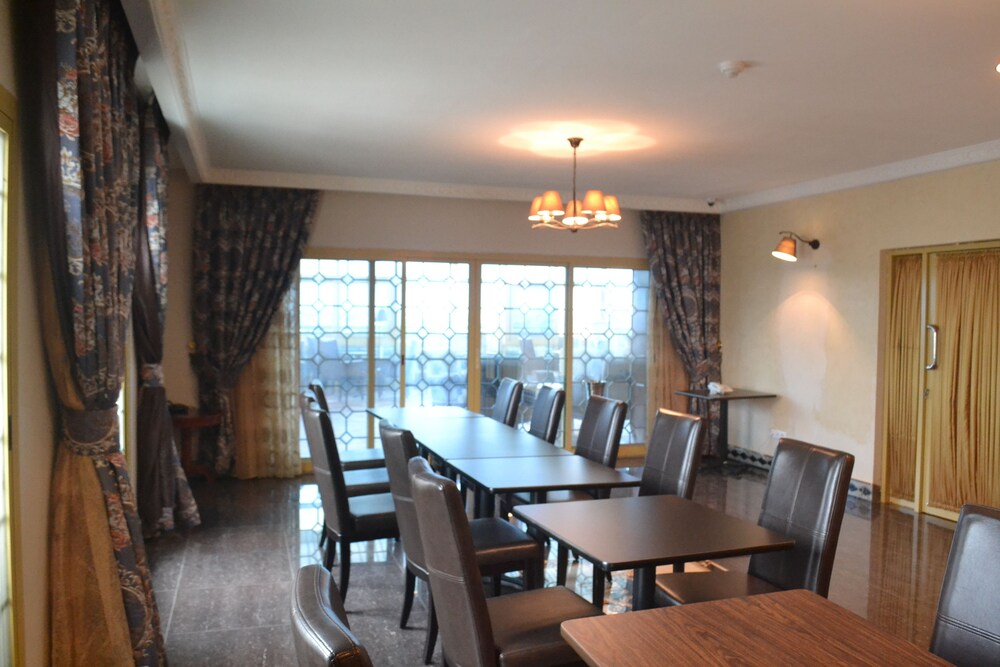 Noubou International Hotel 49/50
