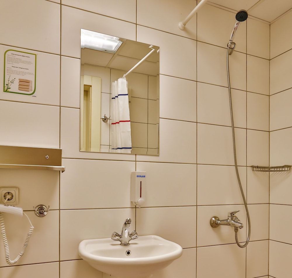 Han Hostel Airport North Hotel 72/75