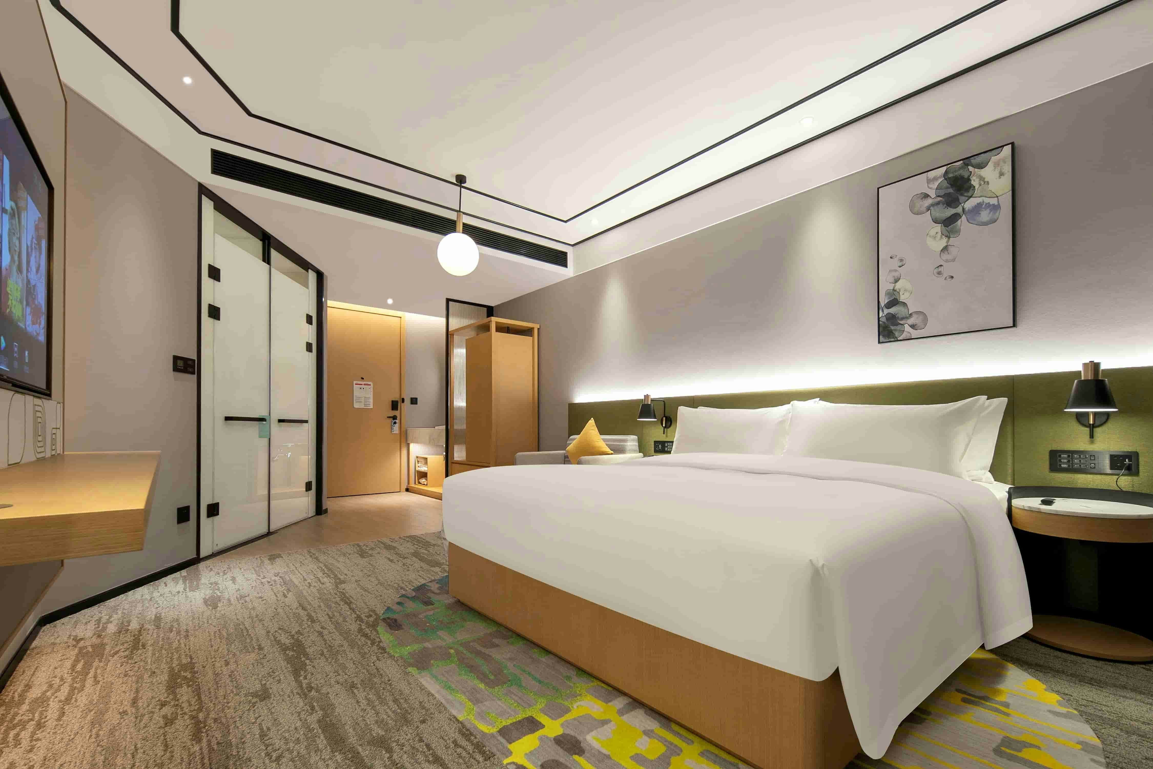 ROOM, KING BED, ACCESSIBLE