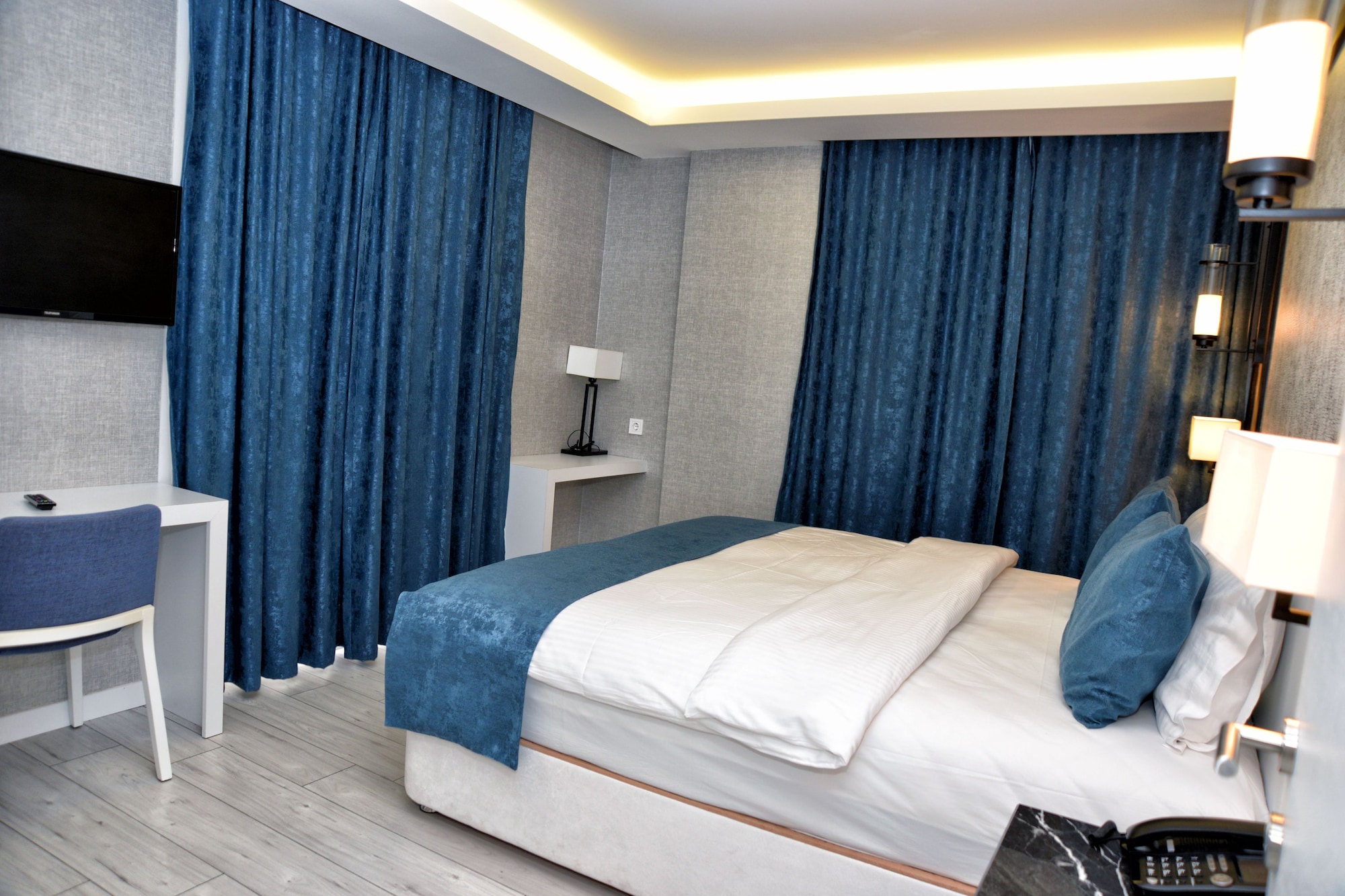 1 BEDROOM, SUITE