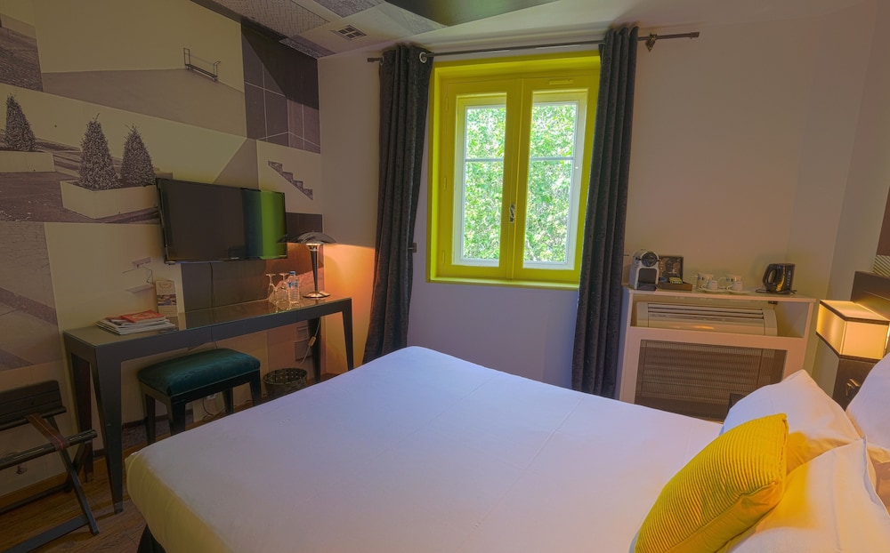Hotel des Beaux Arts 30/77