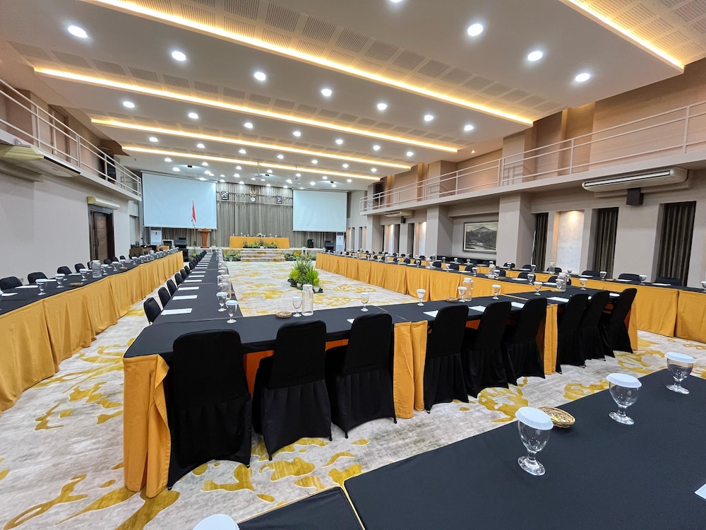 The Grand Santhi Hotel 61/69