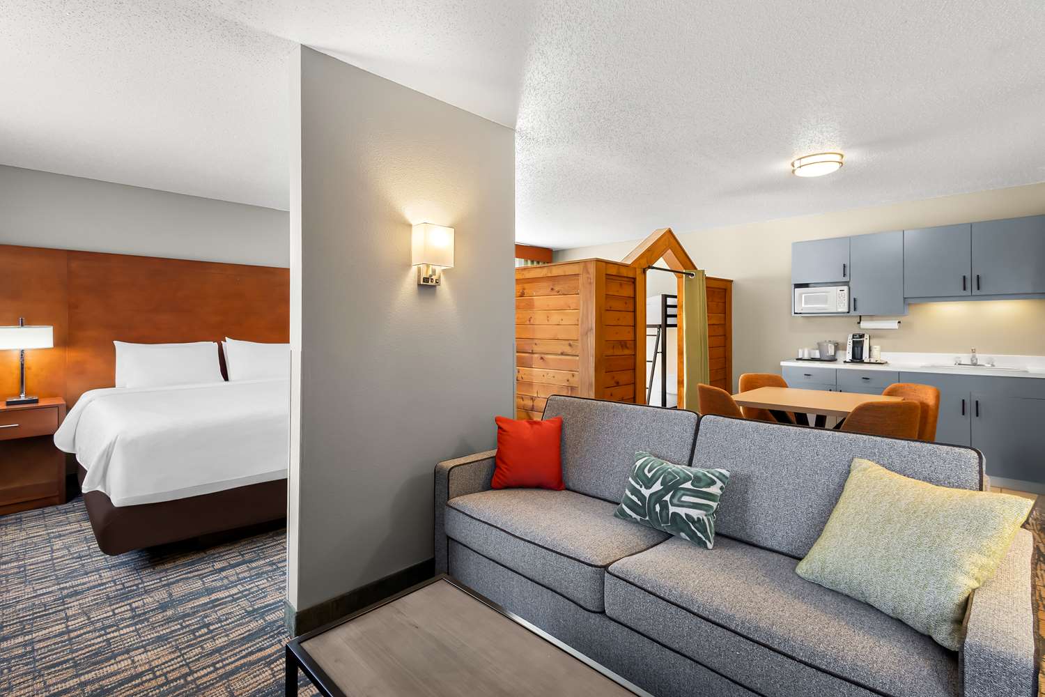 Best Western Fremont/Angola I-80/90 Toll Road 4/19
