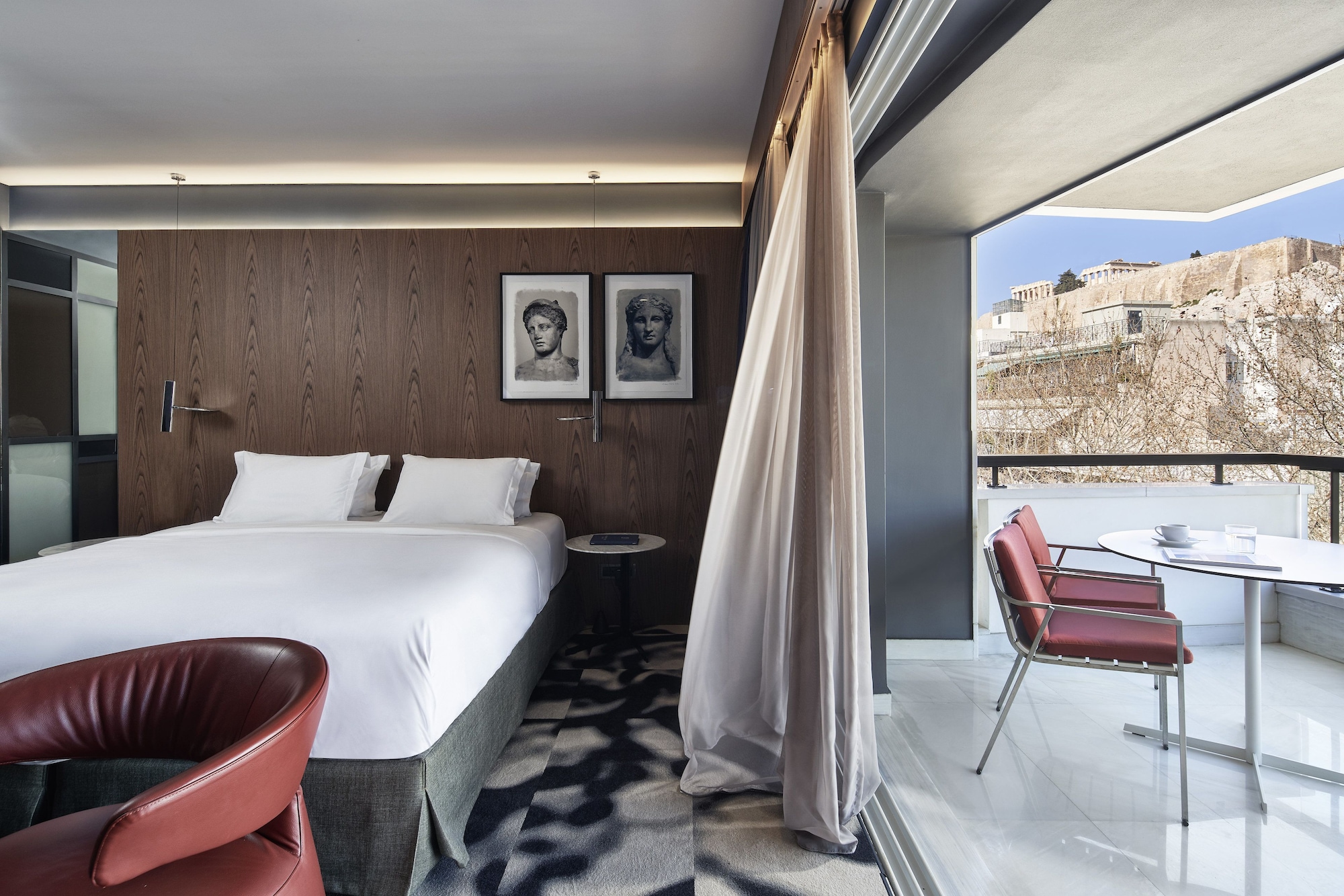 SUITE, QUEEN BED
