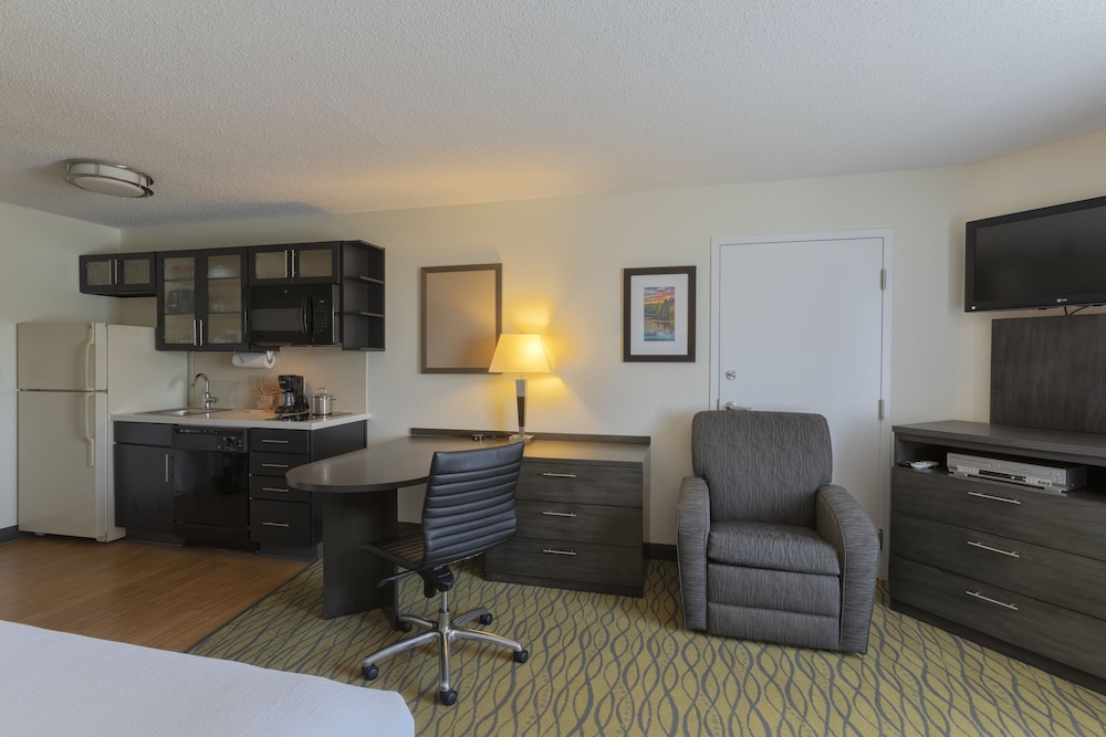 Candlewood Suites Rogers/Bentonville 25/49