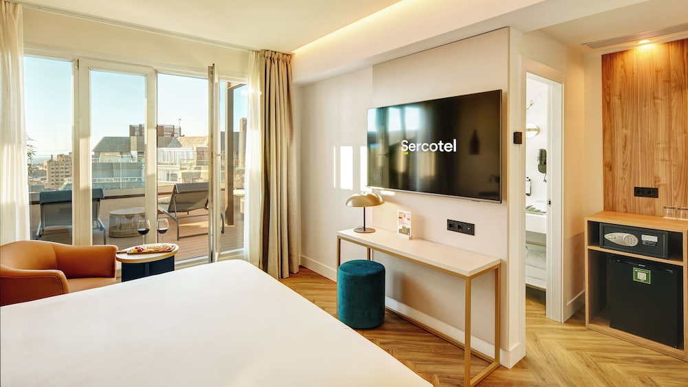 غرفة بريميوم بسرير مزدوج بشرفة، Sercotel HMO Martina Granada 2/3