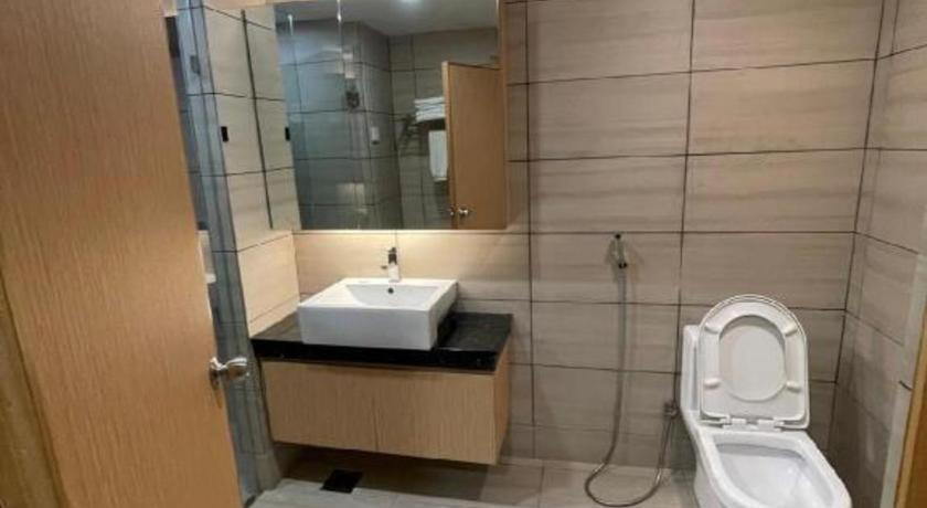 JC Mark Hotel 48/53