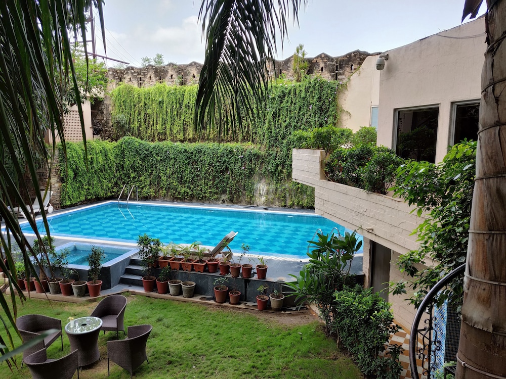 A Lake View Hotel Rajdarshan 45/49