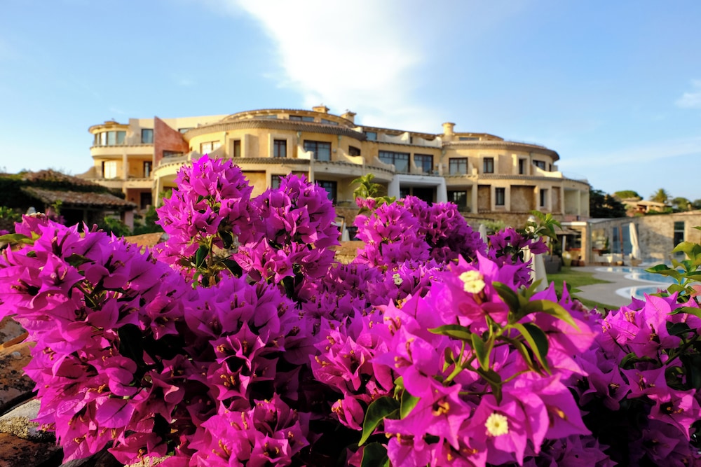 Hotel Resort And Spa Baia Caddinas 2/50