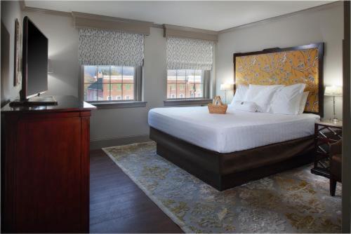 Room, King Bed, Hot Tub