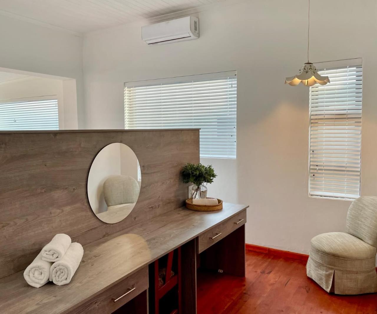 Oyster Bay Ten On Tornyn and Oyster Bay Groenhuisi 50/50