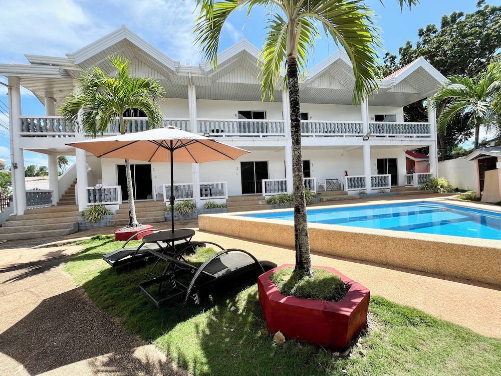Conrada's Place Hotel And Resort 58/67
