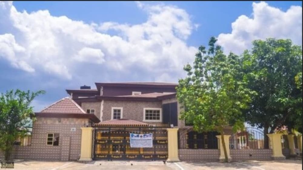 Cute Villa Hotel And Suites 1/17