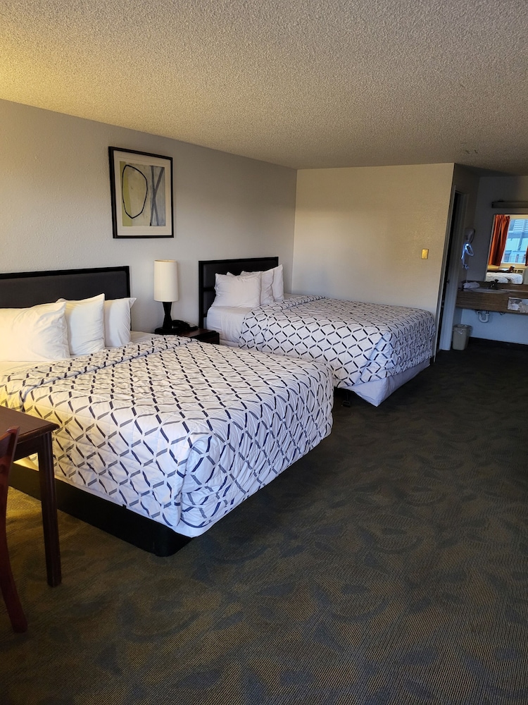 Smokey Point Motor Inn 14/69