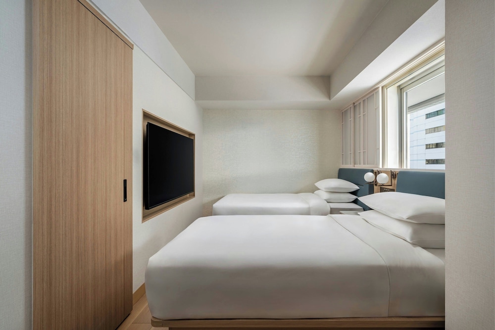 ROOM, TWIN BEDS