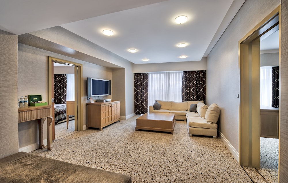 Grand Hotel Konya 48/78