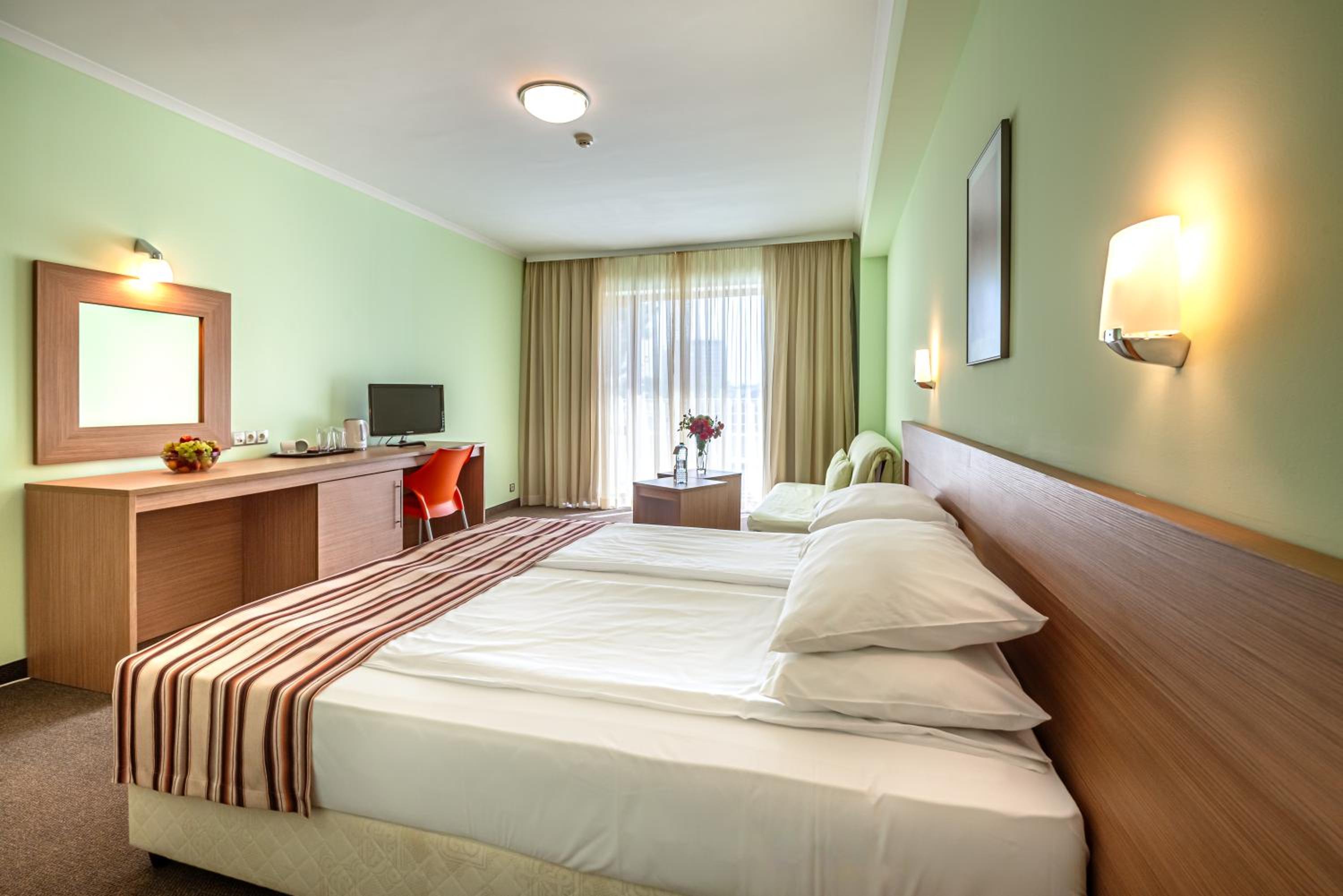 Jeravi Hotel 24/56