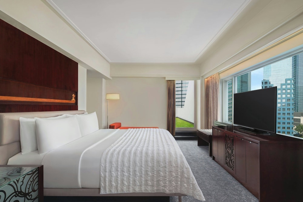 Diplomat, Suite, King Bed, Terrace, Club Lounge Access