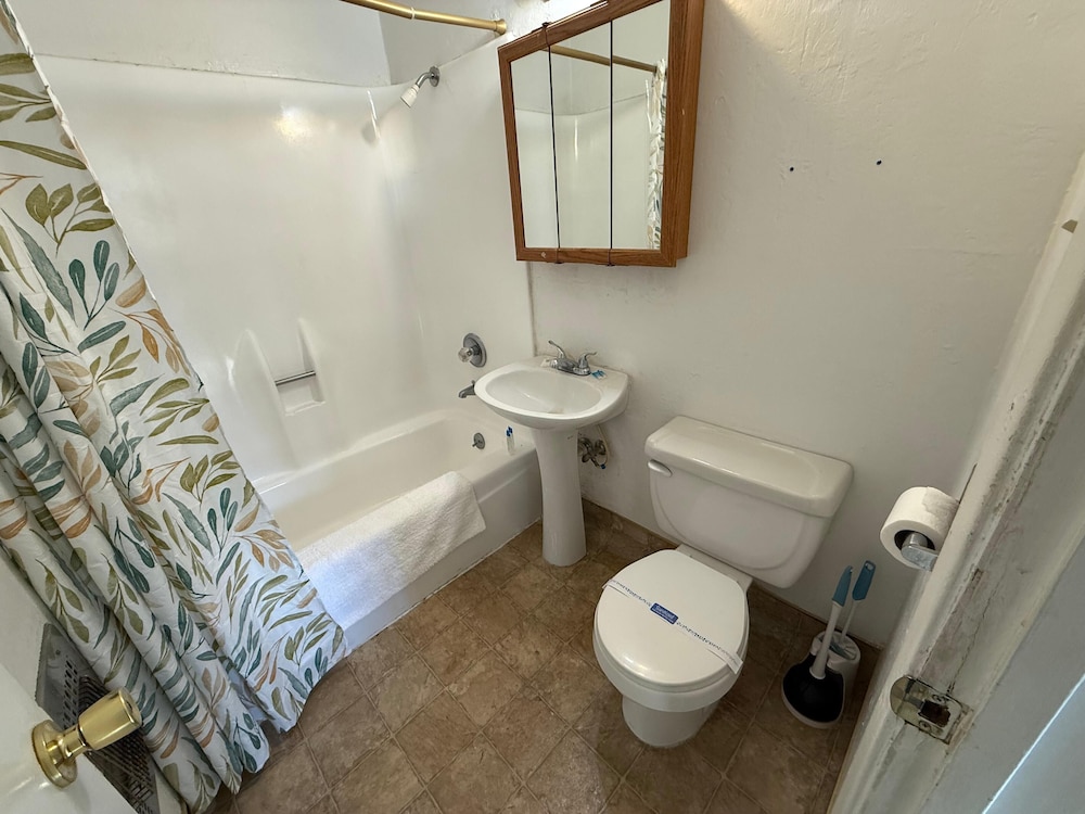 Columbia Inn Motel CA 49 42/47
