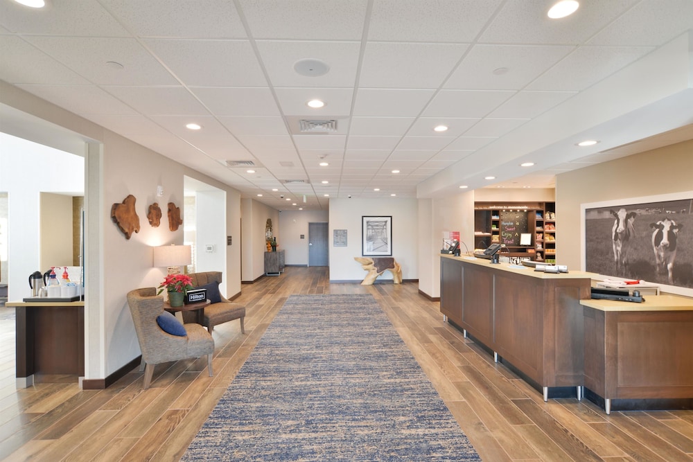 Hampton Inn & Suites Menomonie-UW Stout 4/39