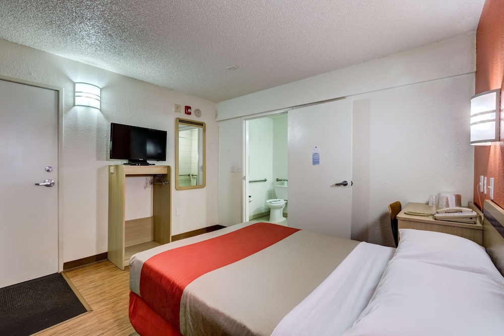 Motel6 Wheat Ridge, CO - West - Denver North 12/34
