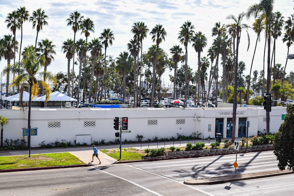 Beachside Inn 66/71