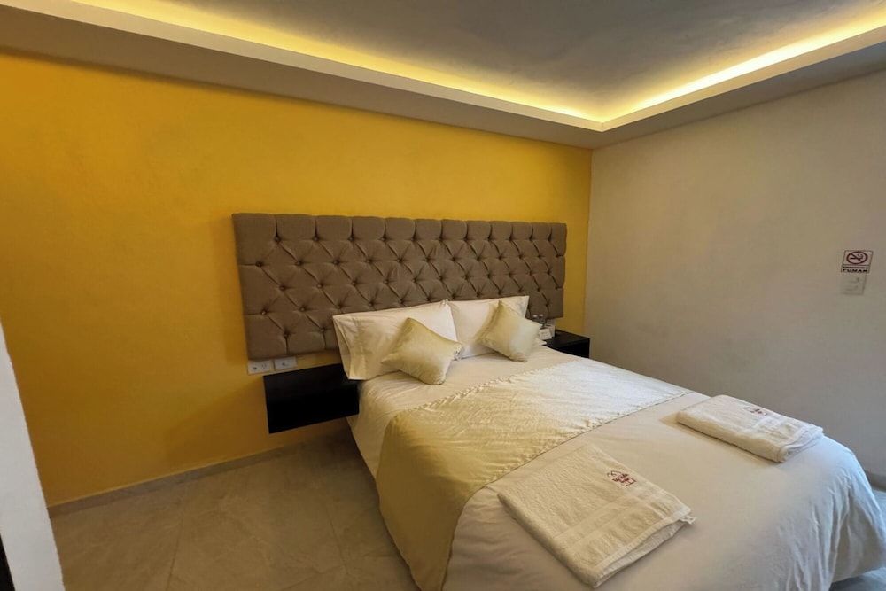 OYO Hotel Familiar Tollan 17/38