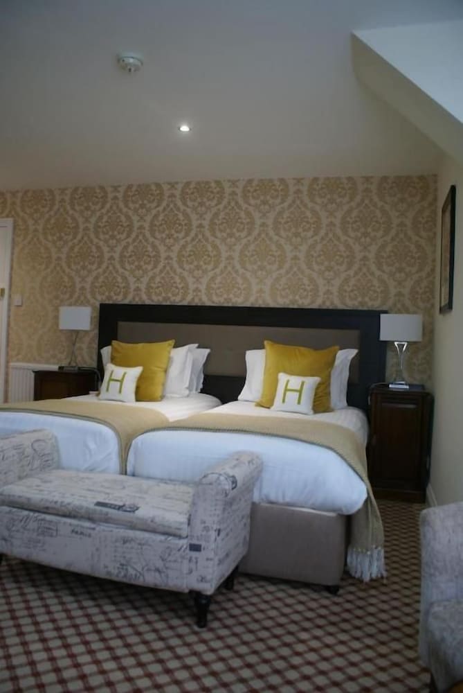 Haley s Hotel 18/65