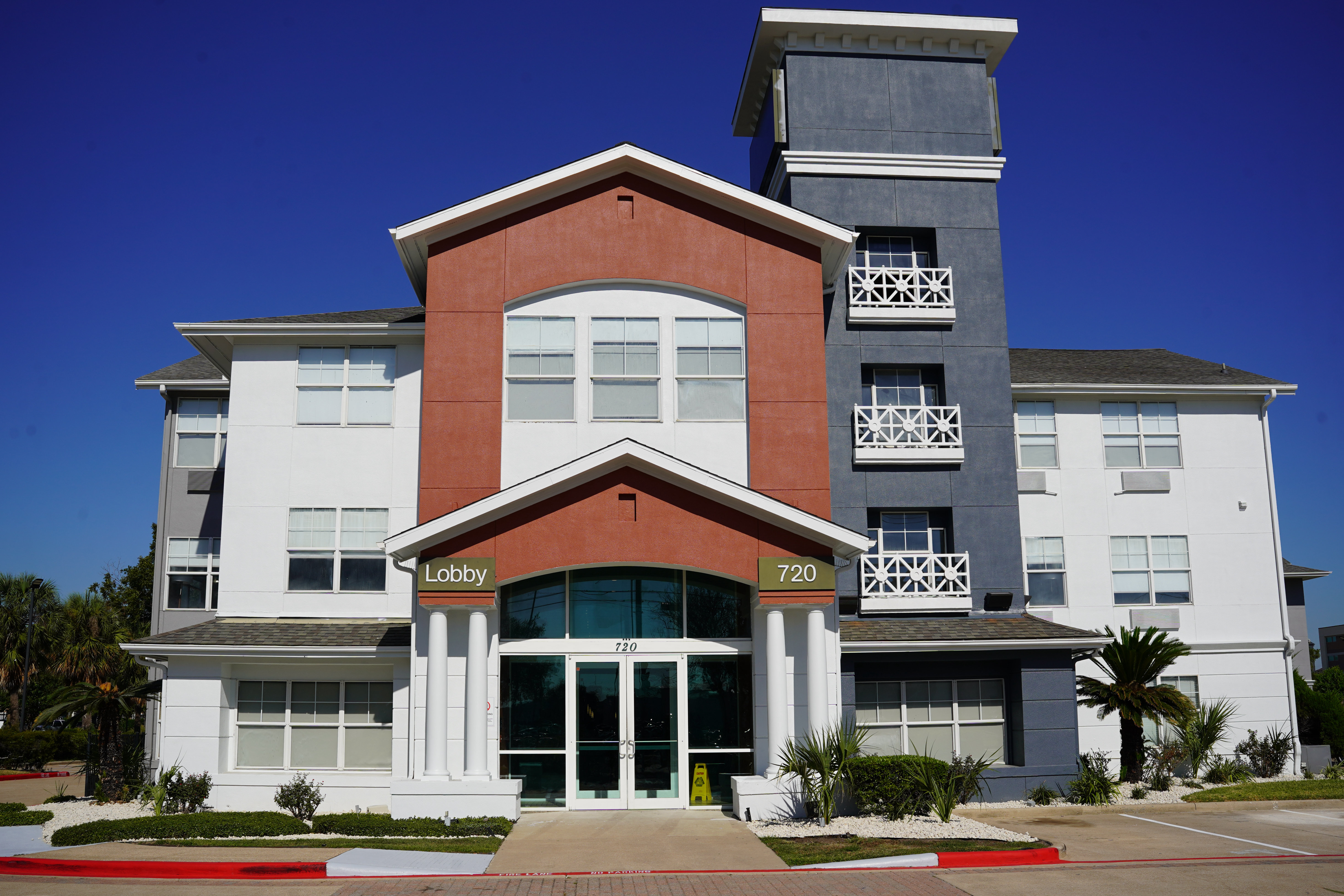 Lonestar Suites 2/40