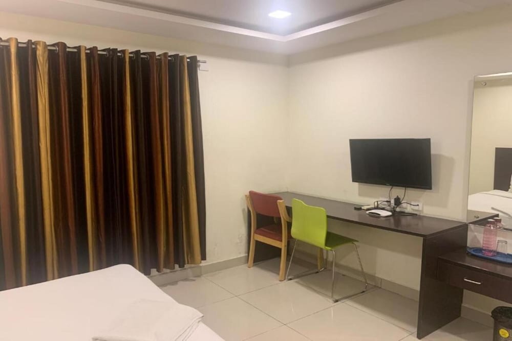 Fabhotel Siri Inn Madhapur 34/39