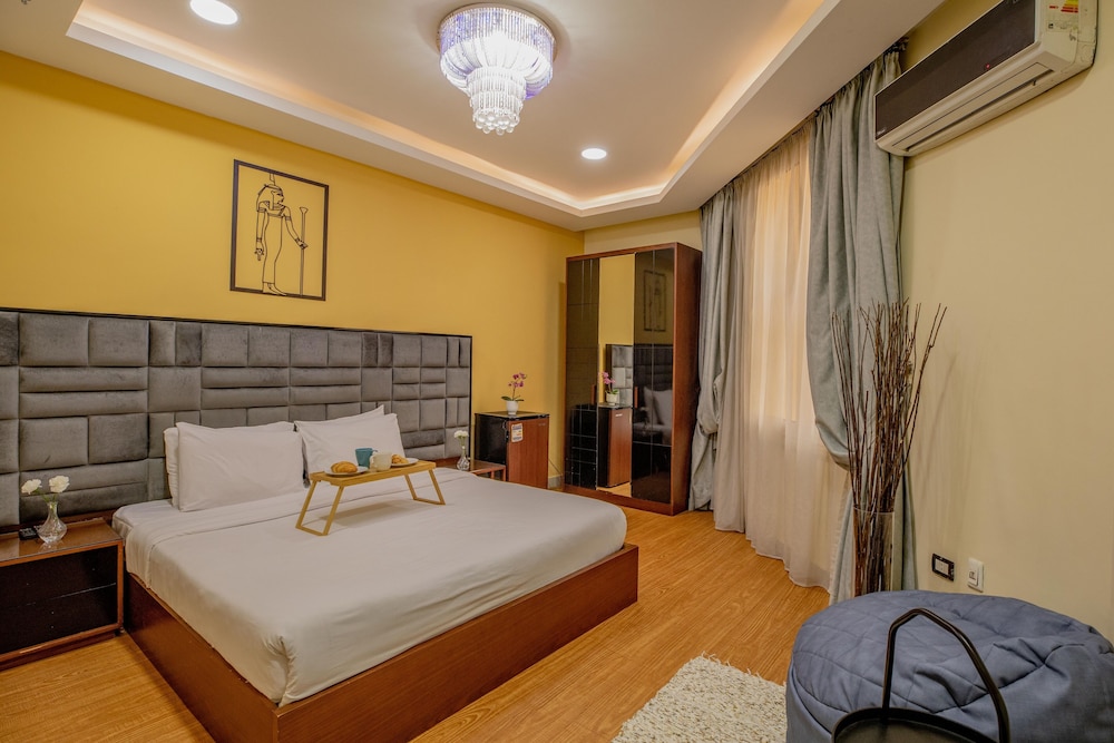 Capital Hotel 23/50
